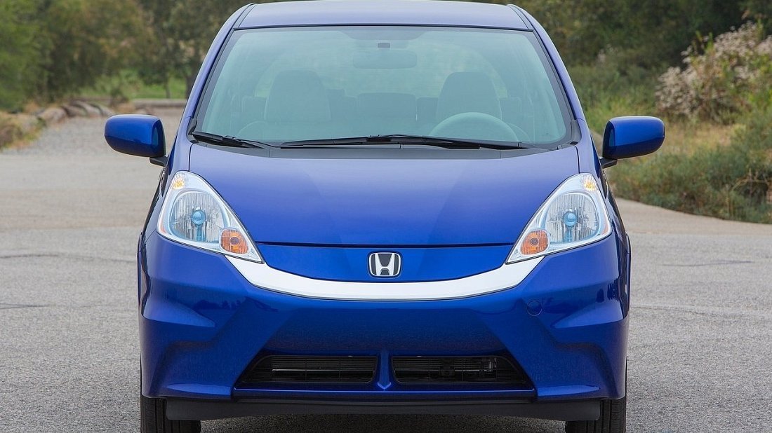 Honda Fit EV (2013-2015) передняя часть, решетка радиатора, фары, бампер, экстерьер