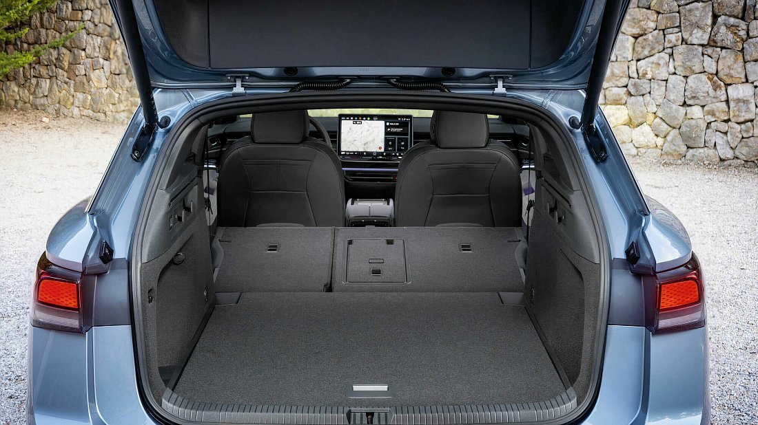 Volkswagen ID.7 Tourer Pro (2024-…) багажник, увеличенный объем, сиденья сложены, максимальный объем, максимальный груз, максимальная вместимость, максимальное пространство для хранения