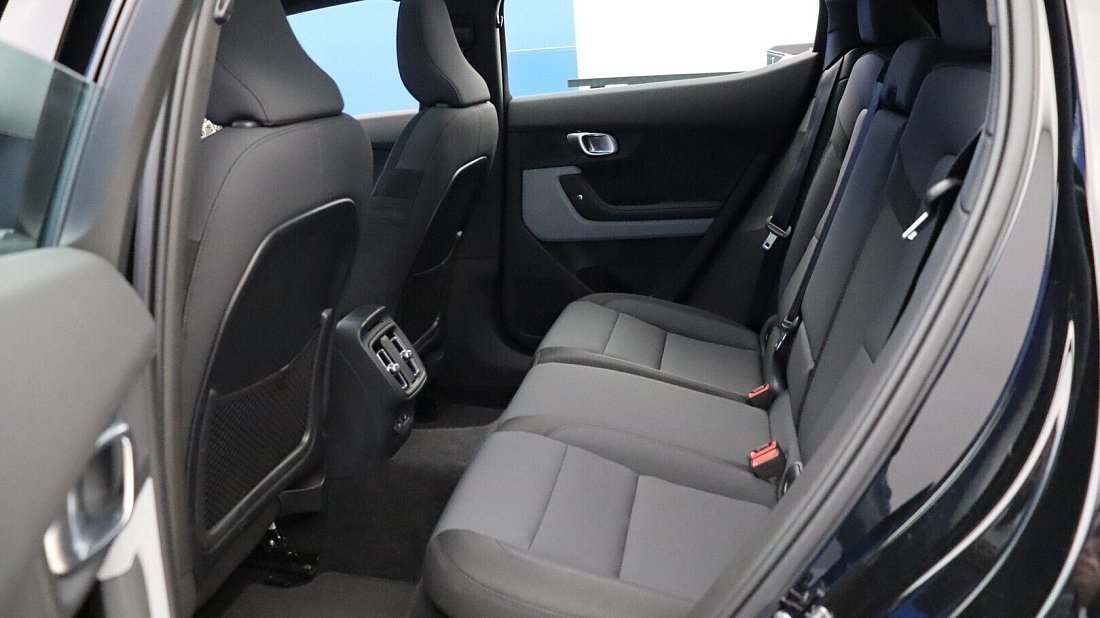 Polestar 2 Standard Range Single Motor (2024-…) задние сиденья, пассажирские сиденья, пространство для ног, пространство над головой, интерьер