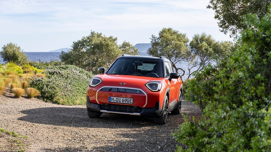 Mini Aceman SE (2024-…) передняя часть, решетка радиатора, фары, бампер, экстерьер