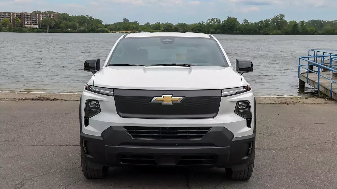 Chevrolet Silverado EV Work Truck Standard Range (2025-…) передняя часть, решетка радиатора, фары, бампер, экстерьер