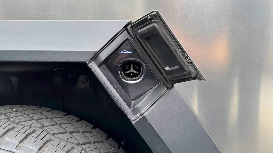 Tesla Cybertruck All-Wheel Drive (2023-…) порт для зарядки (США), зарядка, разъем, штекер, коннектор