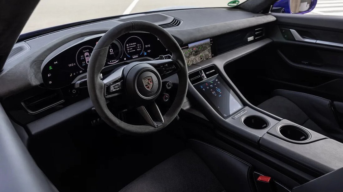Porsche Taycan Turbo GT Weissach Package (2024-…) интерьер, переднее сиденье, водительское сиденье, приборная панель, рулевое колесо, информационно-развлекательная система, кокпит
