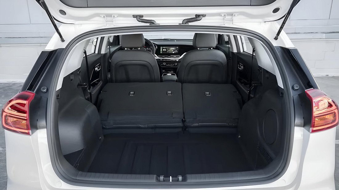 Kia Niro EV Long Range (2018-2022) багажник, увеличенный объем, сиденья сложены, максимальный объем, максимальный груз, максимальная вместимость, максимальное пространство для хранения
