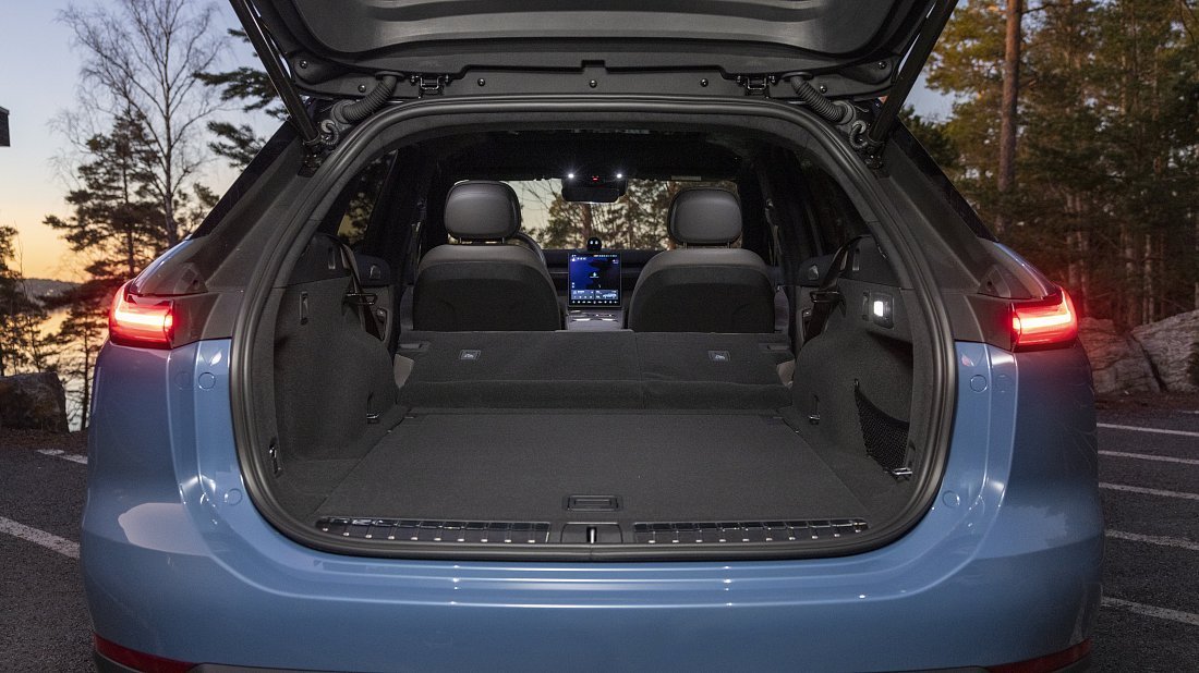 NIO EL7 Standard Range (2022-…) багажник, увеличенный объем, сиденья сложены, максимальный объем, максимальный груз, максимальная вместимость, максимальное пространство для хранения