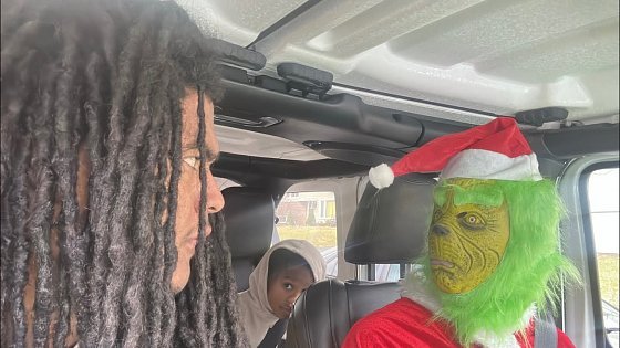Video: FREE SCAT FOR CHRISTMAS??!! - Putting Christmas lights on scat - getting into Christmas spirit