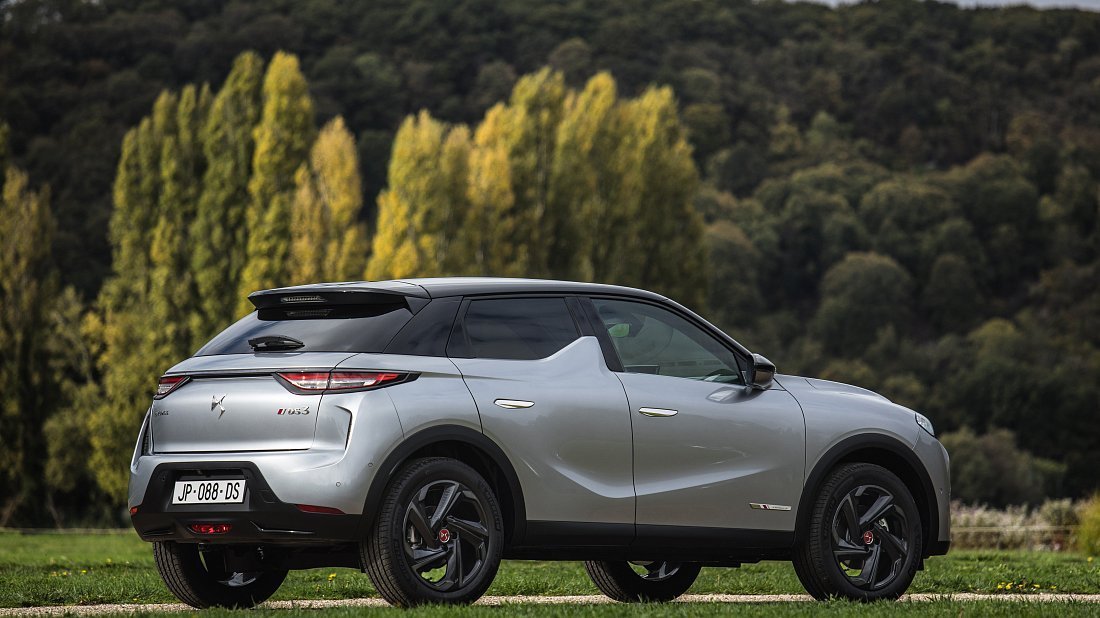 DS 3 Crossback E-Tense (2020-2022) задняя часть в три четверти, вид в три четверти, диагональ, экстерьер