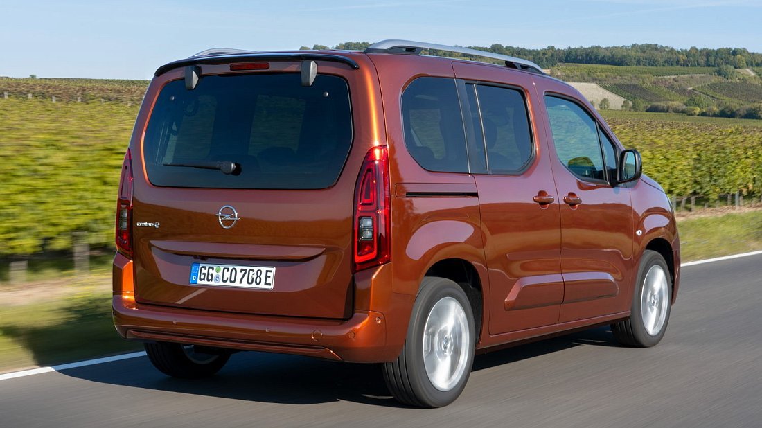 Opel Combo Electric Life 50 kWh (2021-2024) задняя часть в три четверти, вид в три четверти, диагональ, экстерьер