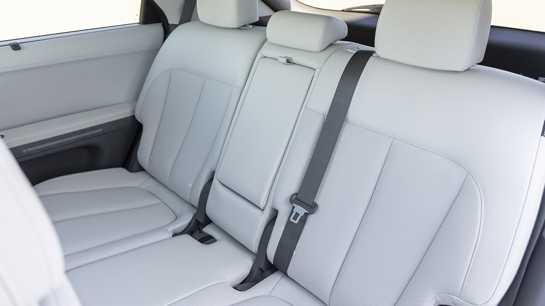 Hyundai Ioniq 5 XRT (2025-...) задние сиденья, пассажирские сиденья, пространство для ног, пространство над головой, интерьер