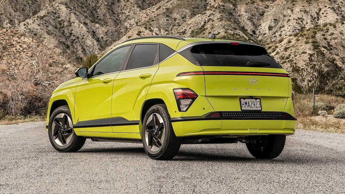 Hyundai Kona Electric Standard Range (2023-…) задняя часть в три четверти, вид в три четверти, диагональ, экстерьер