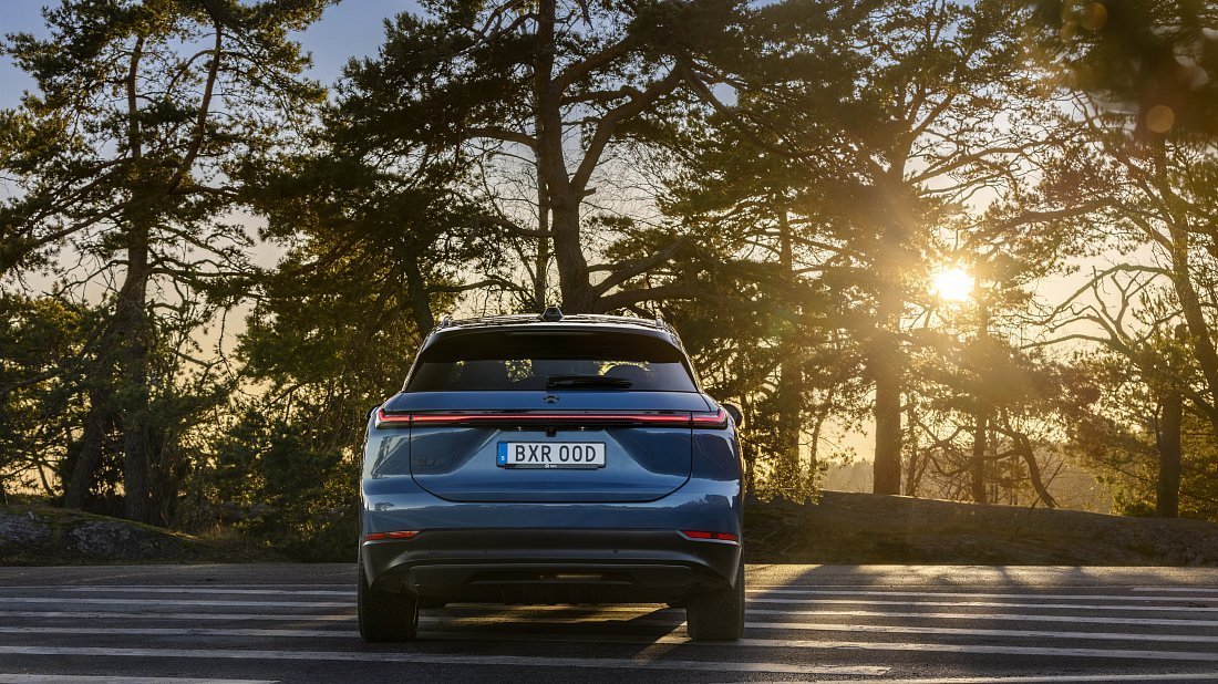 NIO EL7 Standard Range (2022-…) вид сзади, задние фонари, багажник, спойлер, эмблема, бампер, экстерьер