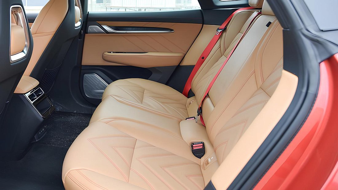 Zeekr 001 Performance AWD (2023-…) задние сиденья, пассажирские сиденья, пространство для ног, пространство над головой, интерьер