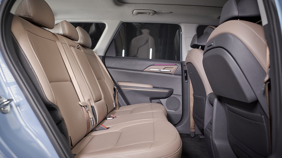 Фото Kia EV5 Standard Range FWD (2026-…) задние и пассажирские сиденья