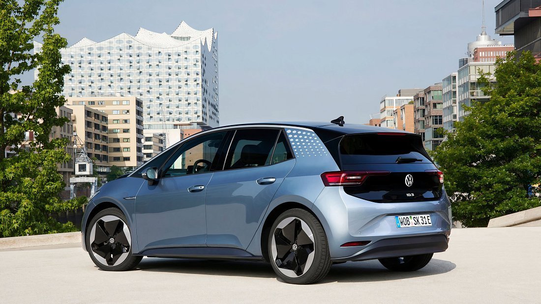 Volkswagen ID.3 Pro Performance (2020-2023) задняя часть в три четверти, вид в три четверти, диагональ, экстерьер