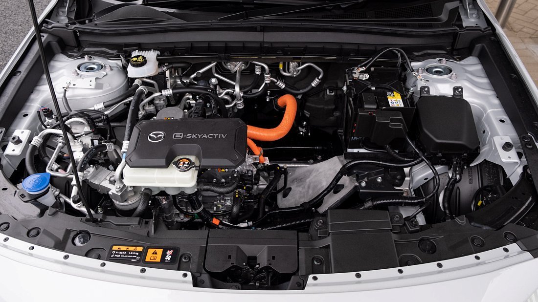 Mazda MX-30 Electric (2020-…) передний багажник (frunk), под капотом, место для хранения, груз, вместимость, дополнительное пространство