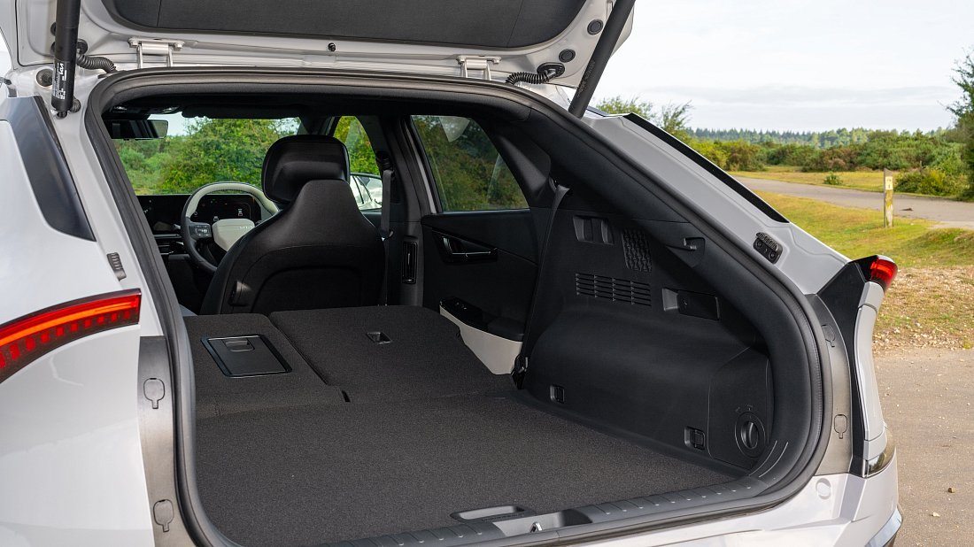 Kia EV6 Standard Range RWD (2024-…) багажник, увеличенный объем, сиденья сложены, максимальный объем, максимальный груз, максимальная вместимость, максимальное пространство для хранения