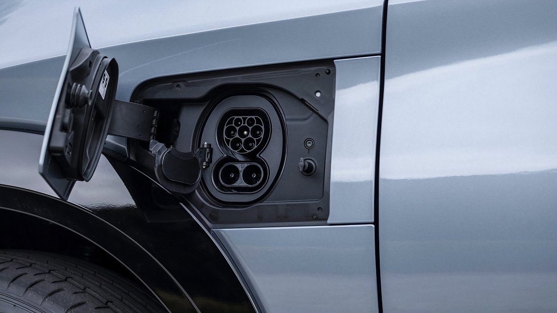 Lexus RZ 500e (2025-…) порт для зарядки (Европа), зарядка, разъем, штекер, коннектор