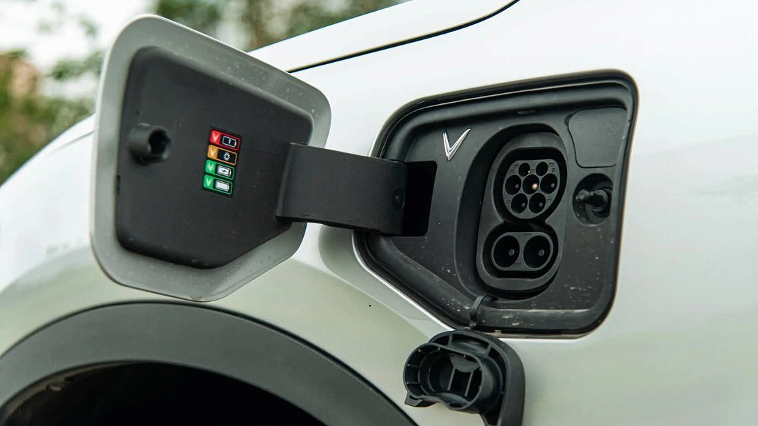 VinFast VF 8 Plus (2023-2024) порт для зарядки (Европа), зарядка, разъем, штекер, коннектор