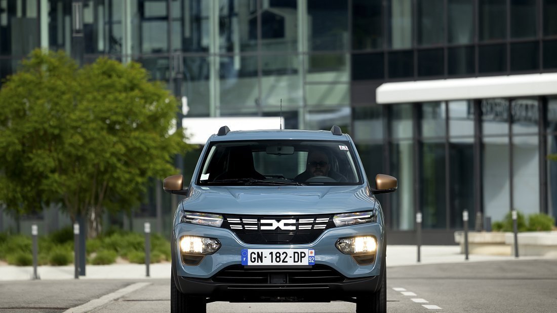 Dacia Spring Electric 65 (2023-2024) передняя часть, решетка радиатора, фары, бампер, экстерьер