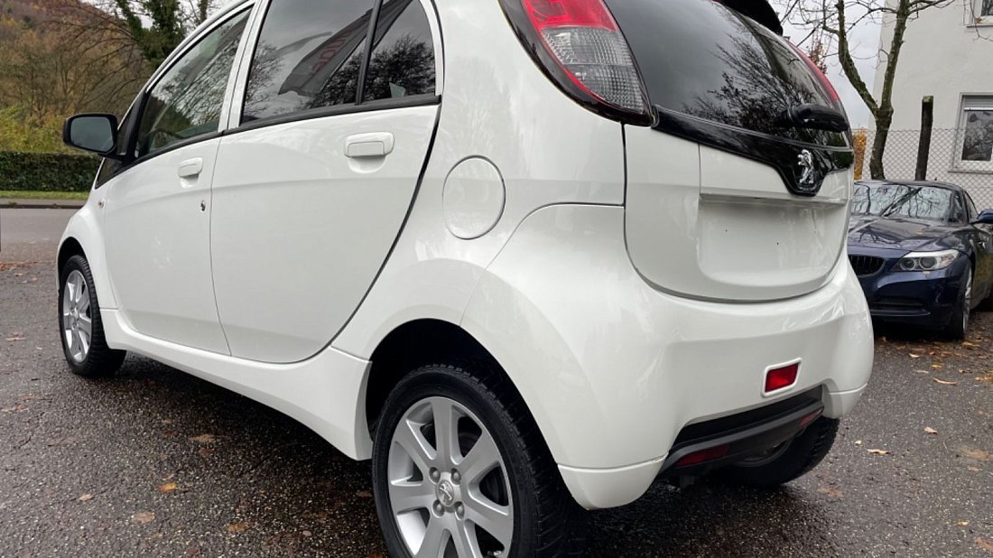 Фото Peugeot iOn Gen 1 (2010-2020) задняя часть под углом
