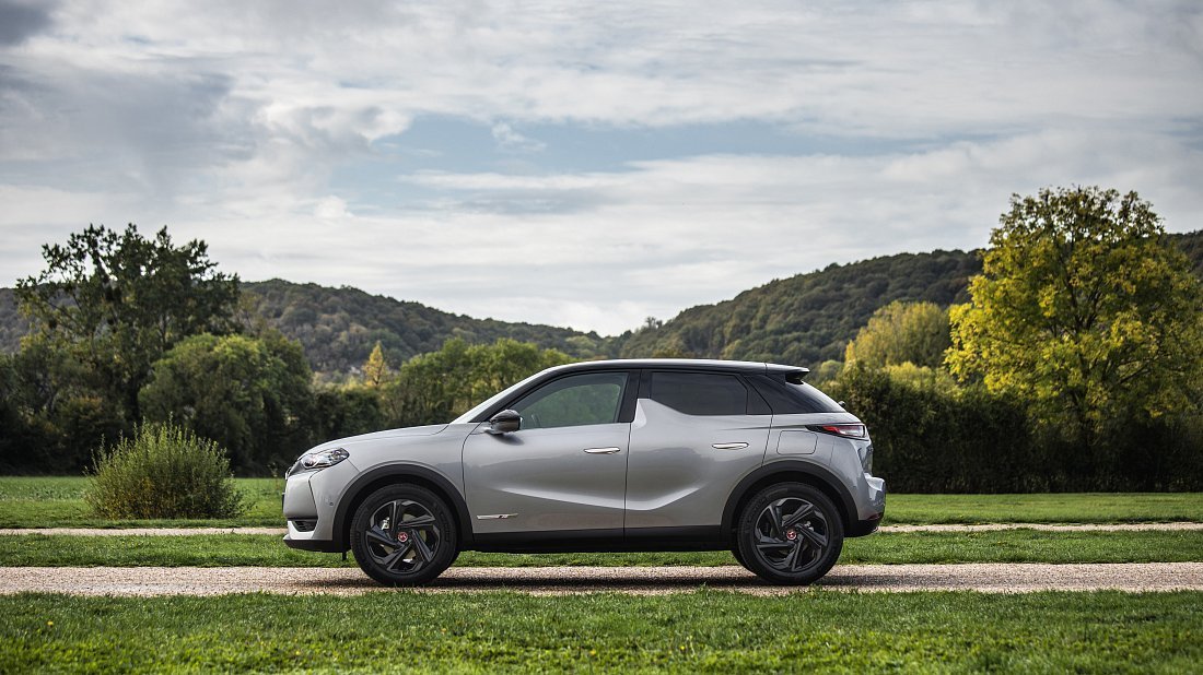 DS 3 Crossback E-Tense (2020-2022) вид сбоку, силуэт, двери, колеса, экстерьер