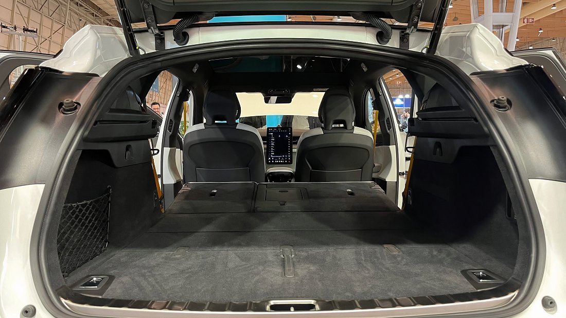 Polestar 3 Long Range Dual Motor (2024-…) багажник, увеличенный объем, сиденья сложены, максимальный объем, максимальный груз, максимальная вместимость, максимальное пространство для хранения