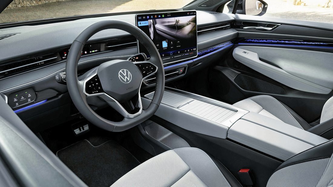Volkswagen ID.7 Tourer Pro (2024-…) интерьер, переднее сиденье, водительское сиденье, приборная панель, рулевое колесо, информационно-развлекательная система, кокпит