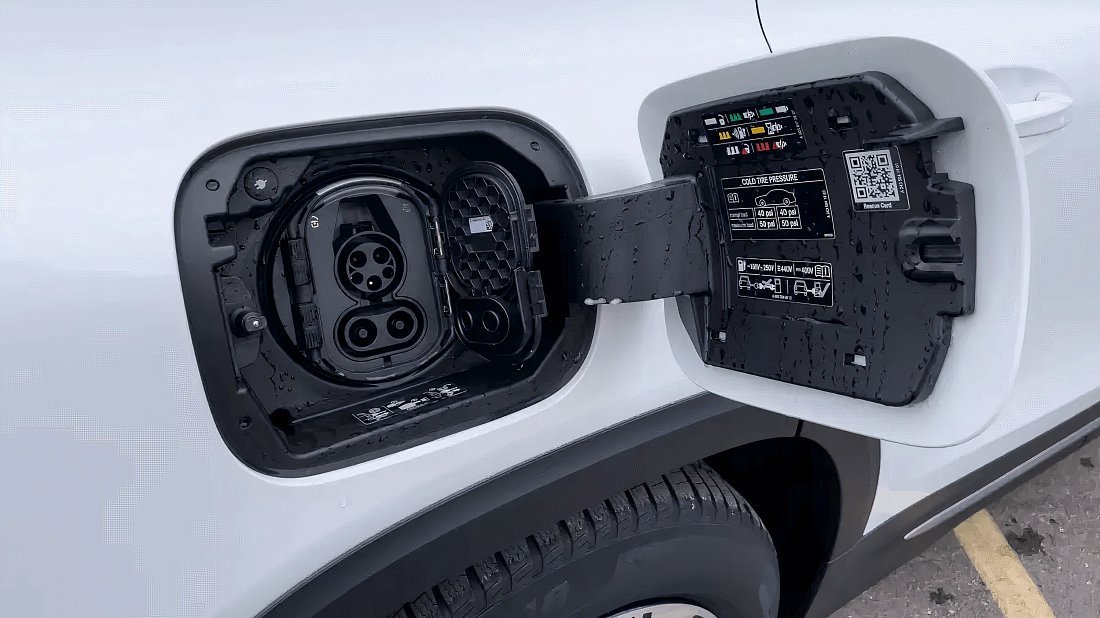 Mercedes EQB 300 4MATIC (2023-…) порт для зарядки (США), зарядка, разъем, штекер, коннектор