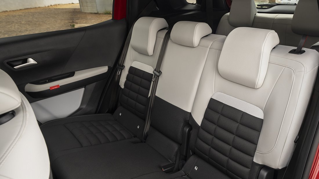 Фото Citroën e-C3 Aircross Comfort Range (2024-…) задние и пассажирские сиденья