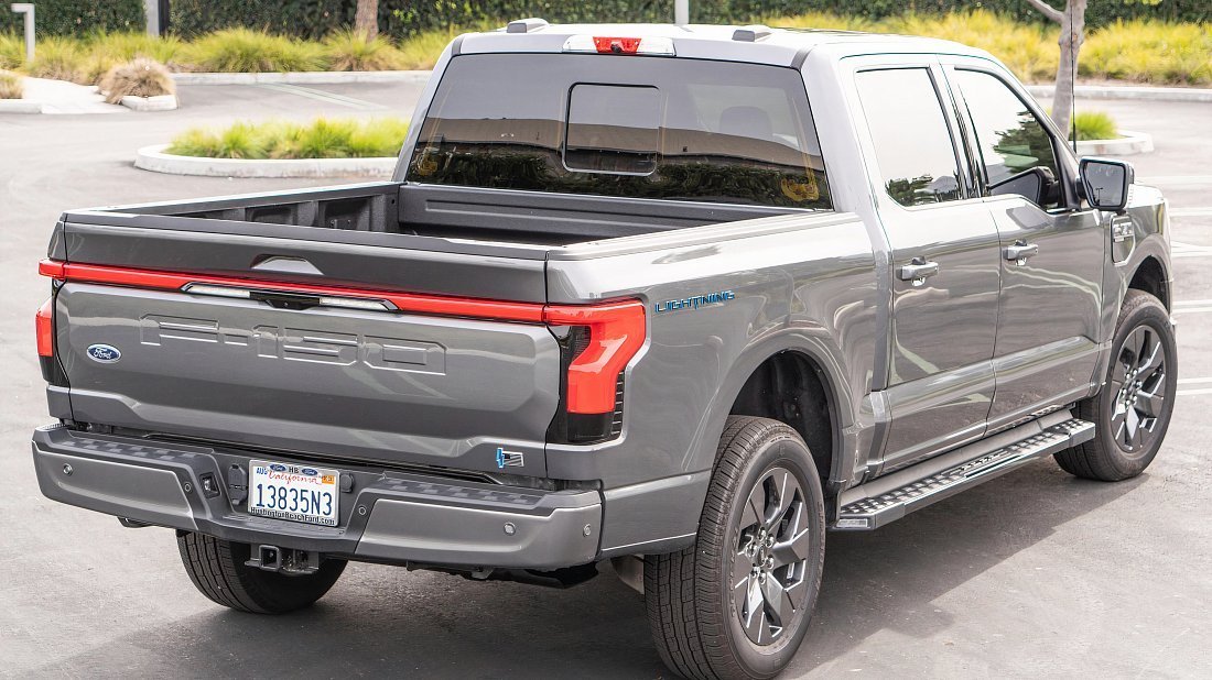 Ford F-150 Lightning Extended Range (2022-…) задняя часть в три четверти, вид в три четверти, диагональ, экстерьер