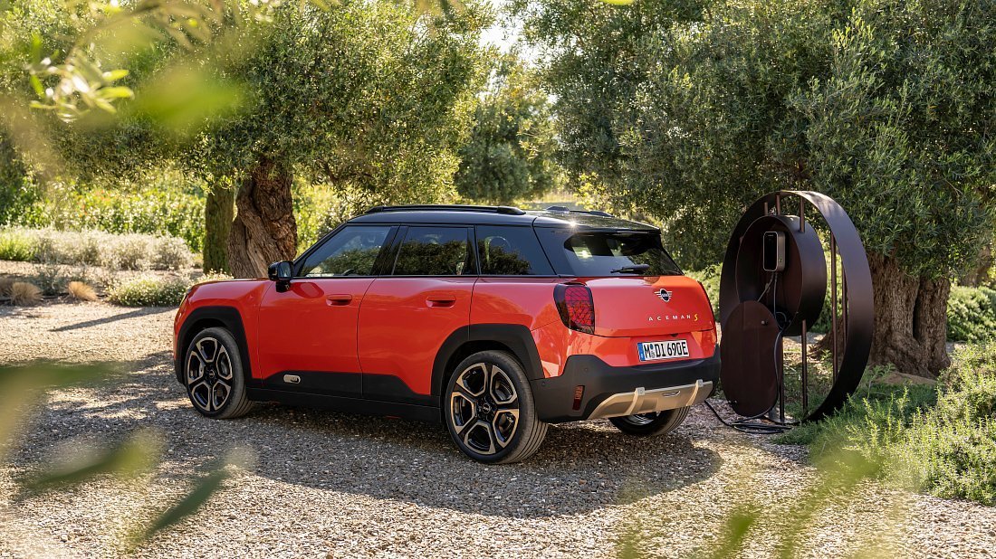 Mini Aceman SE (2024-…) задняя часть в три четверти, вид в три четверти, диагональ, экстерьер