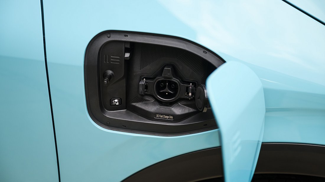Nissan Leaf 75 kWh (2025-…) порт для зарядки (США), зарядка, разъем, штекер, коннектор