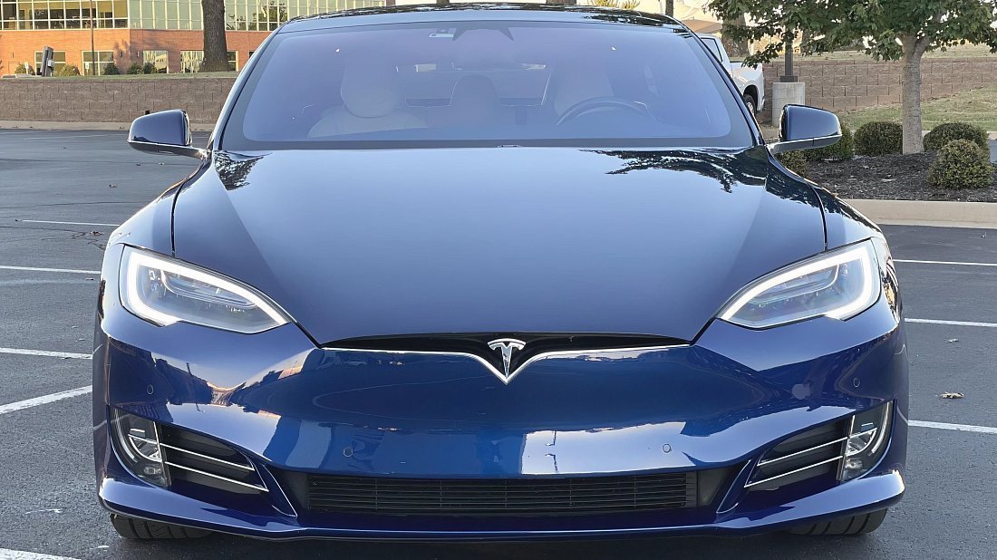 Tesla Model S P100D (2016-2019) передняя часть, решетка радиатора, фары, бампер, экстерьер