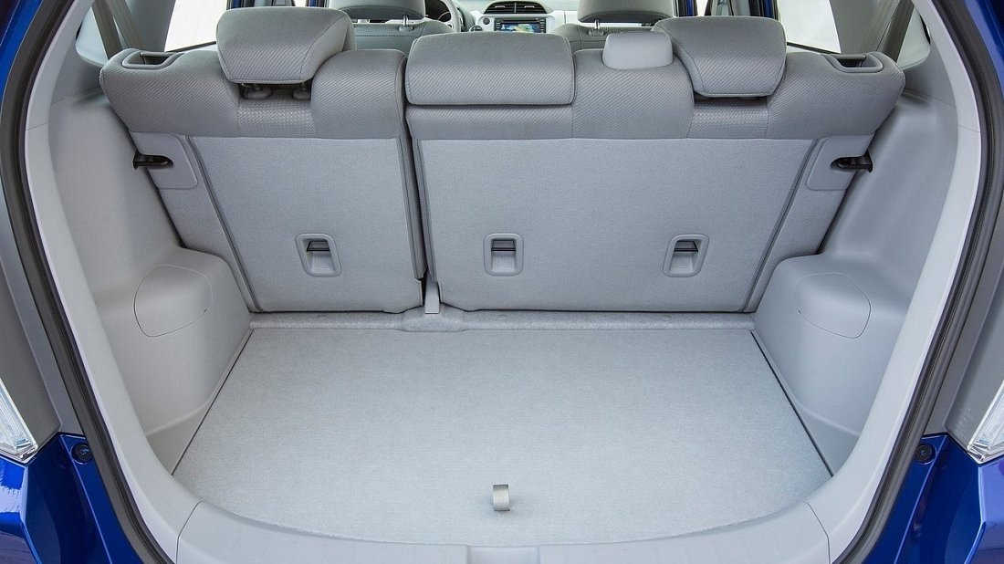 Honda Fit EV (2013-2015) багажник, сиденья подняты, грузовое пространство, объем багажника, вместимость багажника, место для хранения