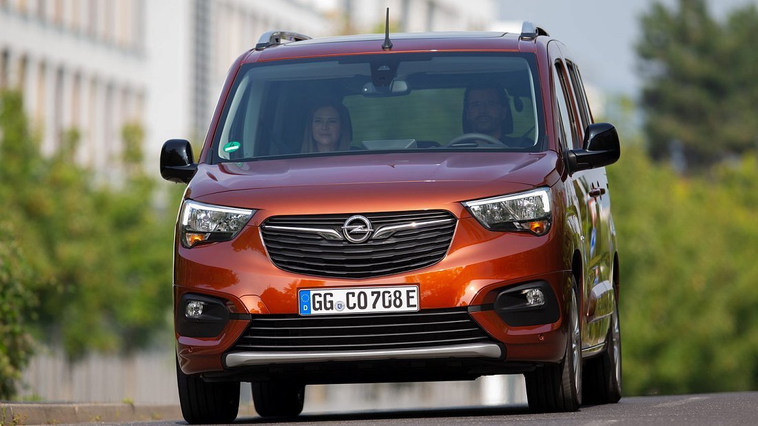 Opel Combo Electric Life 50 kWh (2021-2024) передняя часть, решетка радиатора, фары, бампер, экстерьер