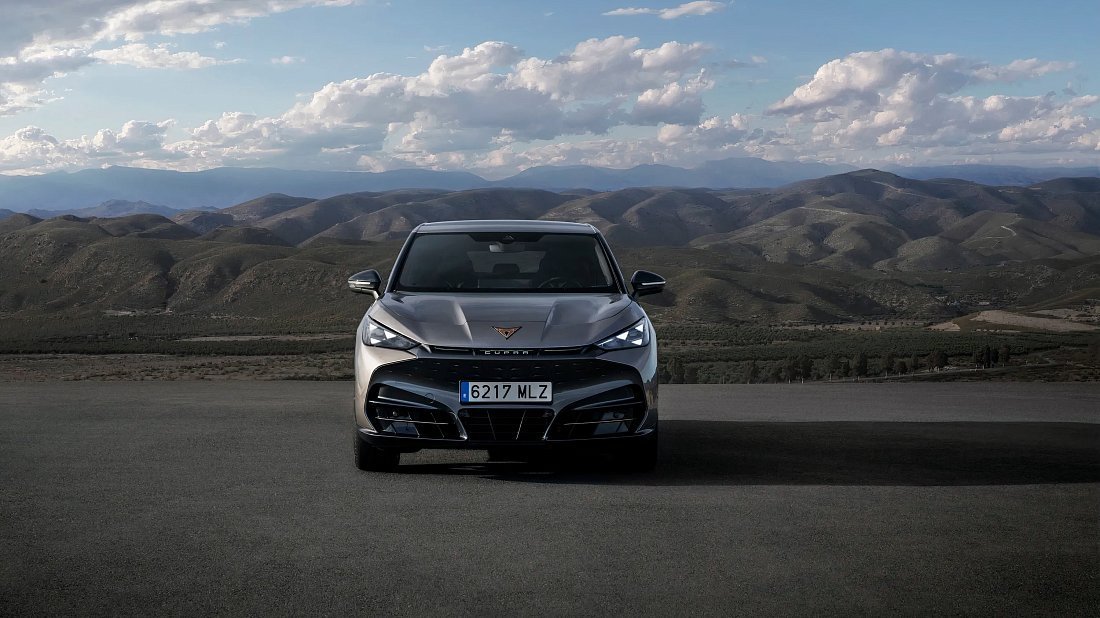 Cupra Tavascan Endurance (2023-…) передняя часть, решетка радиатора, фары, бампер, экстерьер