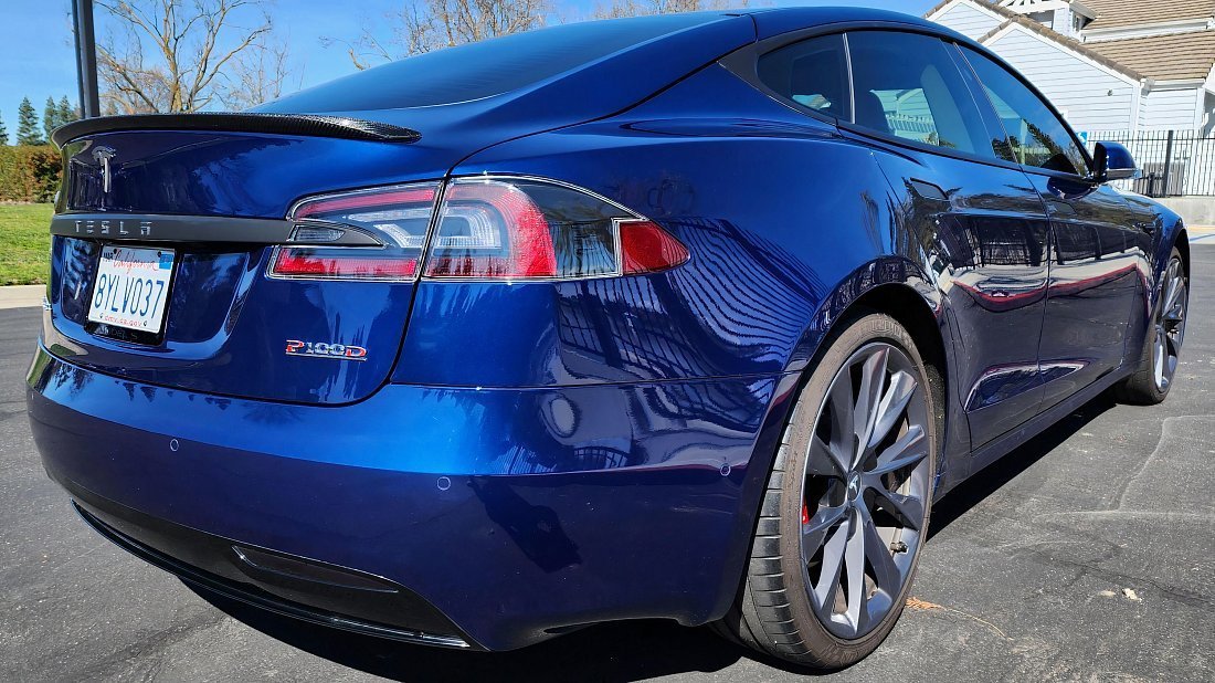 Tesla Model S P100D (2016-2019) задняя часть в три четверти, вид в три четверти, диагональ, экстерьер