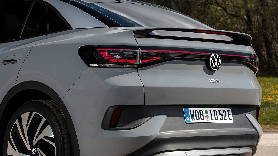 Фото Volkswagen ID.5 Pure (2024-…) вид сзади, задние фонари