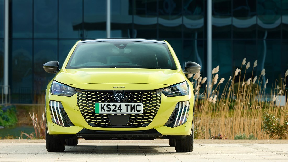 Peugeot e-208 51 kWh (2023-…) передняя часть, решетка радиатора, фары, бампер, экстерьер