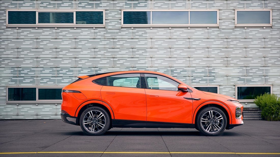 XPENG G6 AWD Performance (2024-...) вид сбоку, силуэт, двери, колеса, экстерьер