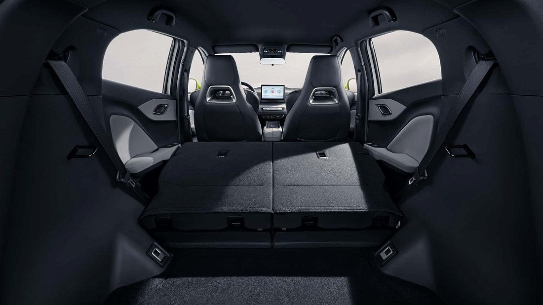 BYD Dolphin Surf Comfort (2025-…) багажник, увеличенный объем, сиденья сложены, максимальный объем, максимальный груз, максимальная вместимость, максимальное пространство для хранения