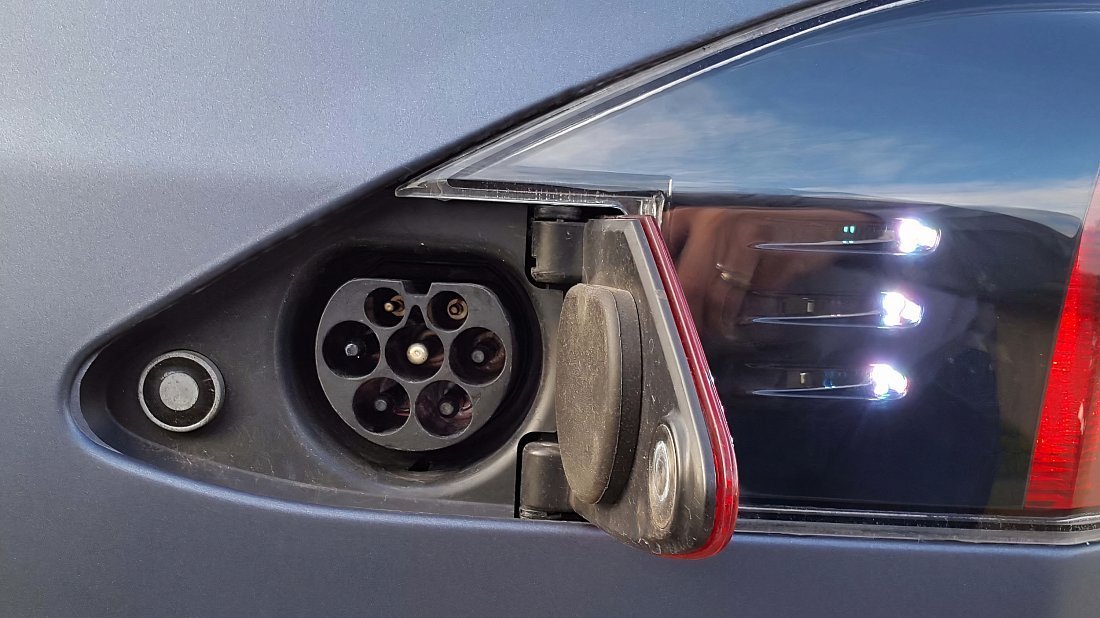 Tesla Model X 100D (2017-2019) порт для зарядки (Европа), зарядка, разъем, штекер, коннектор