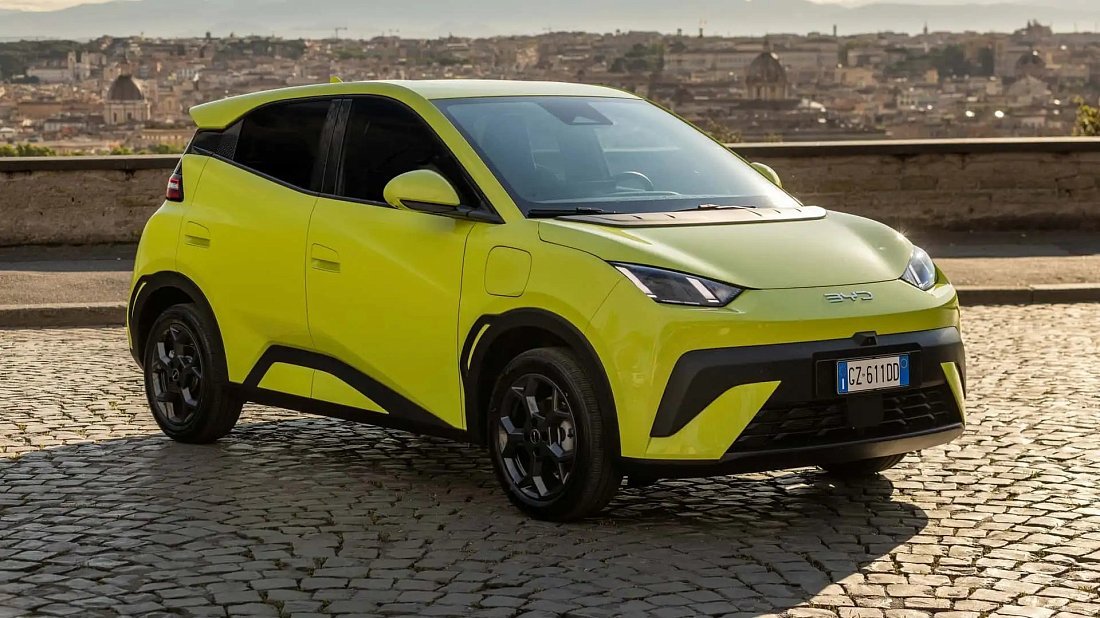 BYD Dolphin Surf Active (2025-…) вид спереди, передняя часть в три четверти, диагональ, экстерьер