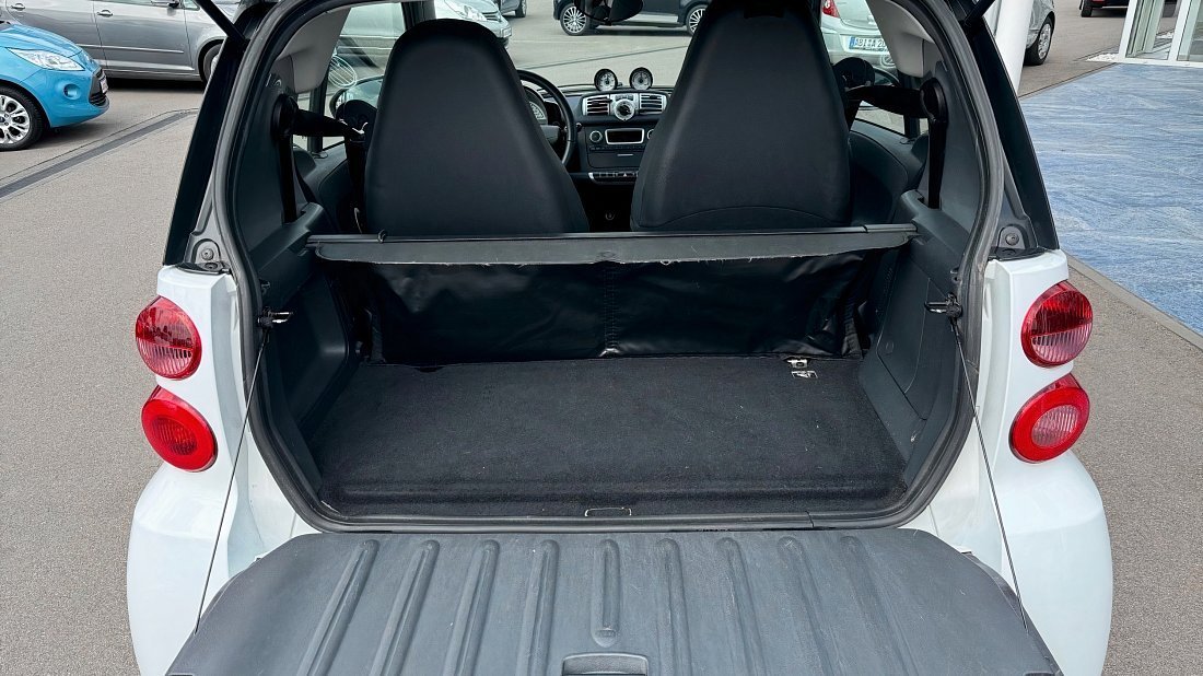 Smart Electric Drive fortwo coupe (2009-2012) багажник, сиденья подняты, грузовое пространство, объем багажника, вместимость багажника, место для хранения