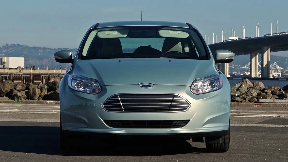 Ford Focus Electric 23 kWh (2011-2017) передняя часть, решетка радиатора, фары, бампер, экстерьер