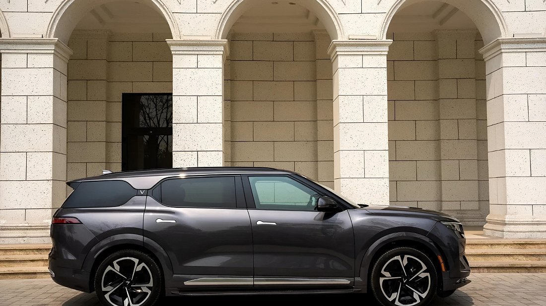 VinFast VF 9 Eco (2024-…) вид сбоку, силуэт, двери, колеса, экстерьер