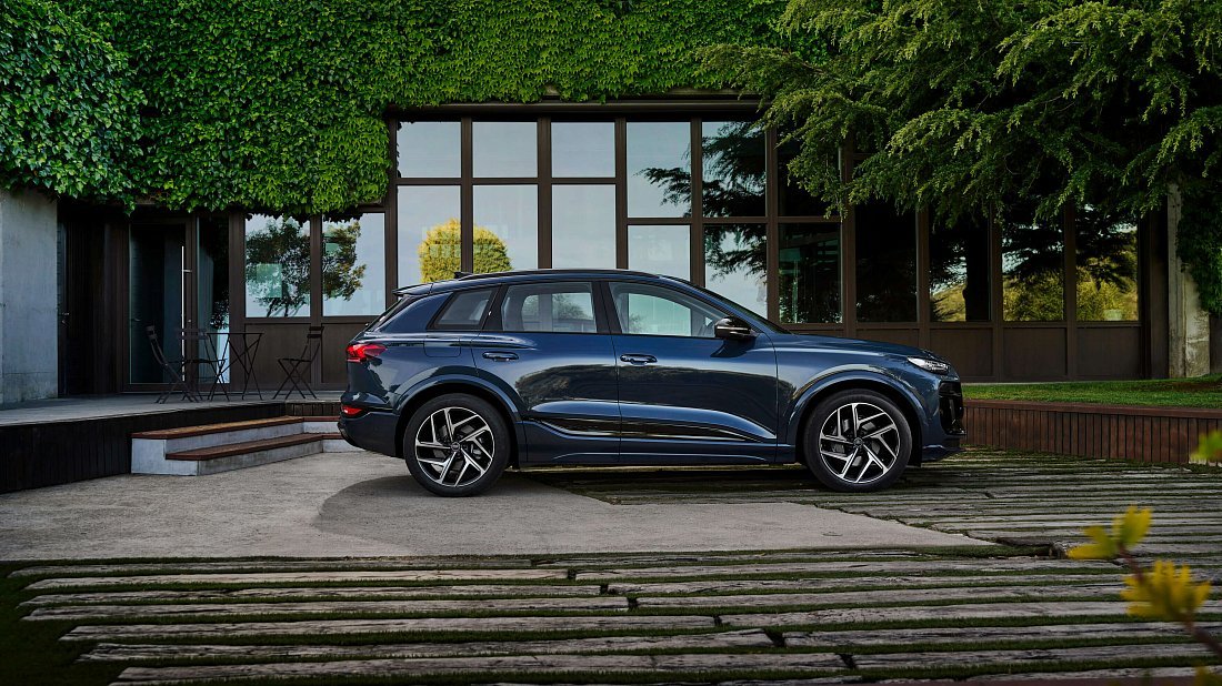 Audi Q6 e-tron Performance (2024-…) вид сбоку, силуэт, двери, колеса, экстерьер