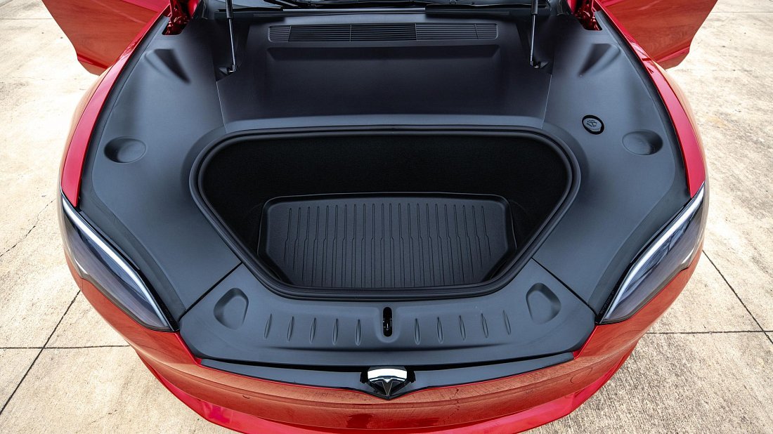 Tesla Model S Plaid (2025-…) передний багажник (frunk), под капотом, место для хранения, груз, вместимость, дополнительное пространство