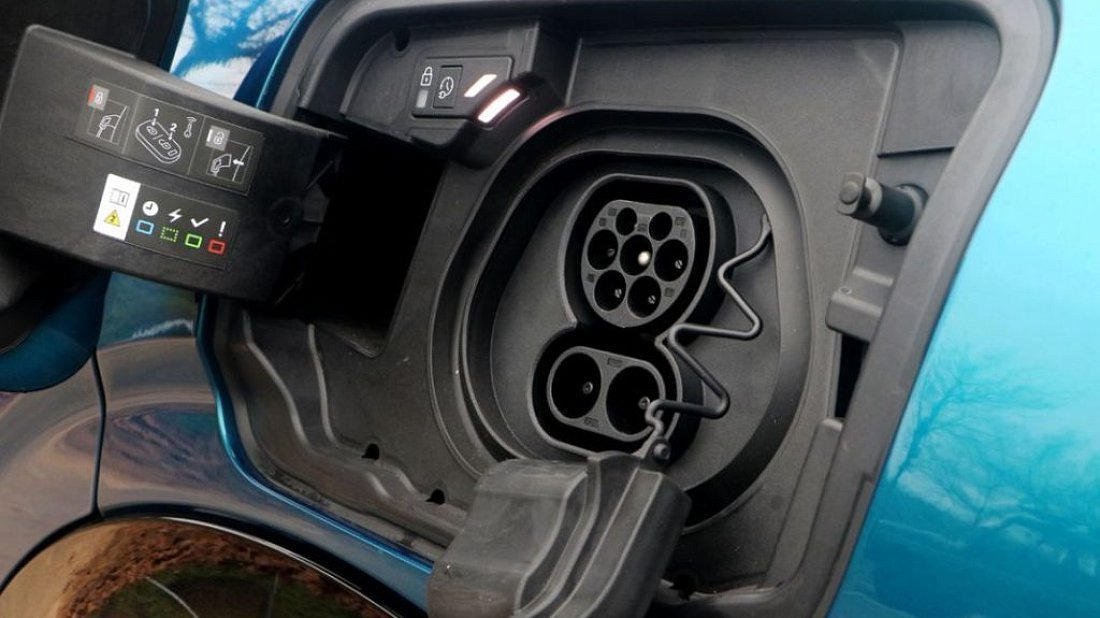 Peugeot e-5008 98 kWh Long Range FWD (2024-…) порт для зарядки (Европа), зарядка, разъем, штекер, коннектор
