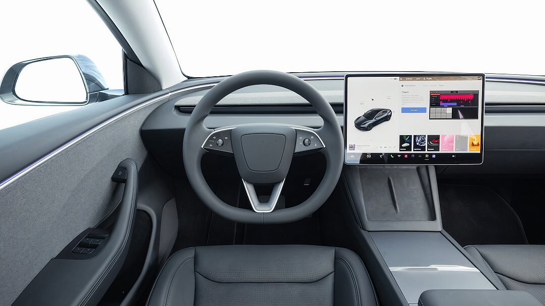 Tesla Model 3 Long Range AWD (2023-…) интерьер, переднее сиденье, водительское сиденье, приборная панель, рулевое колесо, информационно-развлекательная система, кокпит